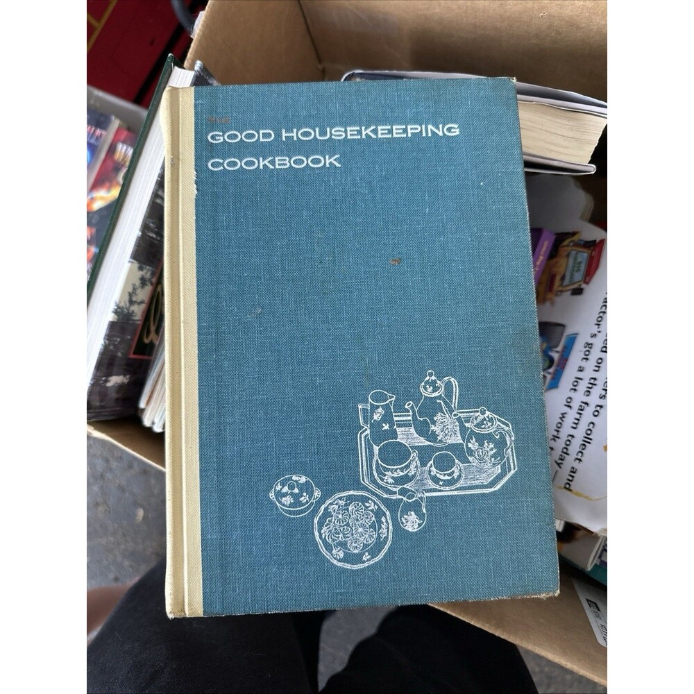 Vintage The Good Housekeeping Cookbook 1963 Hardcover Blue Retro Recipes